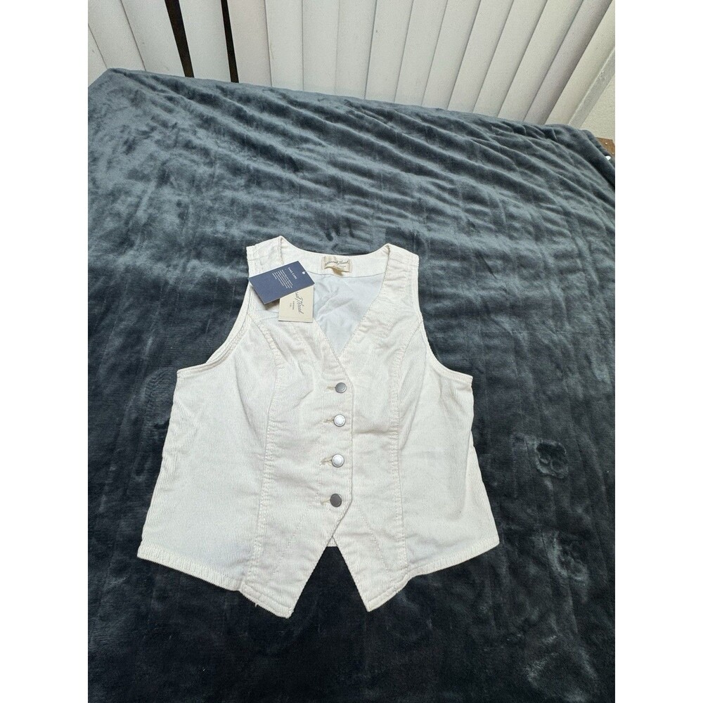 Universal Thread Women’s XS Cream Corduroy Button Front Vest NWT
